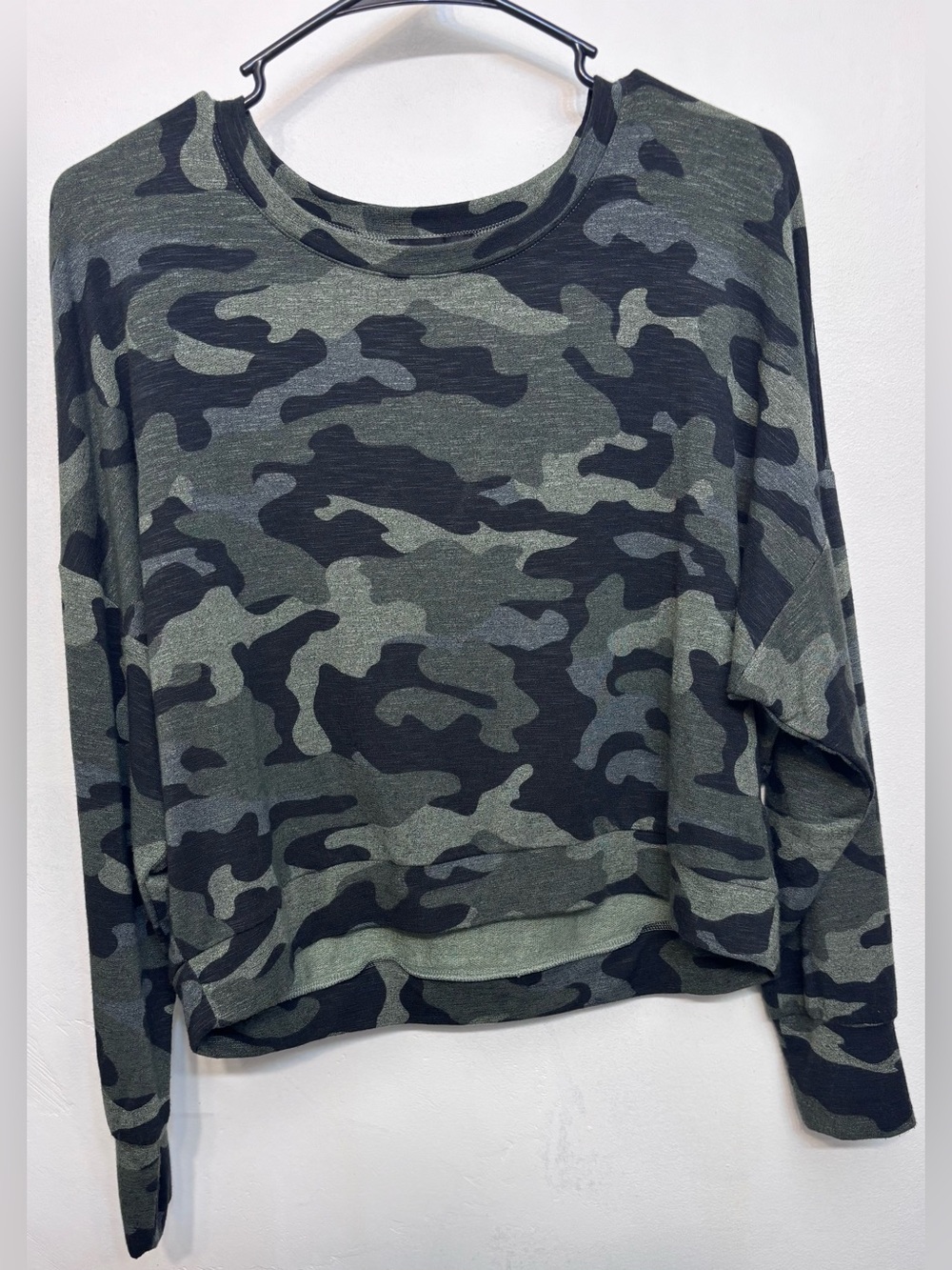 Express Green & Black Camo Relaxed Fit Long Sleeve Top Women’s Size XS